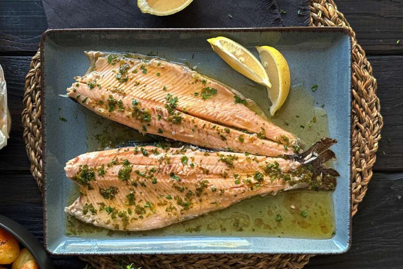 Salmon trout with garlic butter